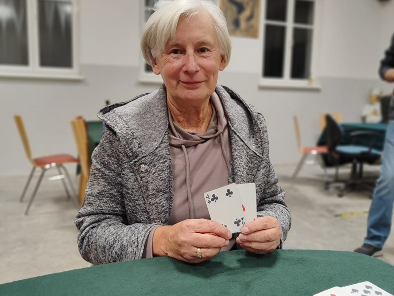 Anni mit Pokerkarten